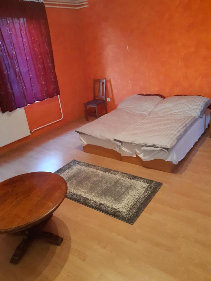 Dunafoldvar Gabor Pal 1 Apartman 1 Szoba المظهر الخارجي الصورة